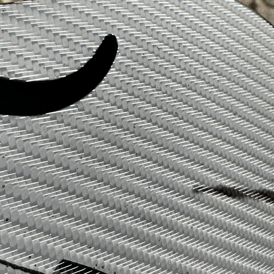 Special edition: Carbon Fiber violin with an elegant silver stripe pattern